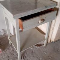 Tavolino in legno d'epoca
