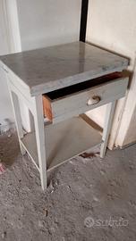 Tavolino in legno d'epoca