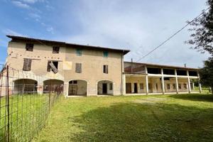 CASA COLONICA - stalla, fienile e oltre 6.000 m...