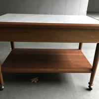 Tavolino con rotelle