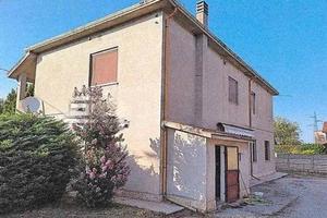 Immobile in asta di 358 m² con più di 5 locali a R