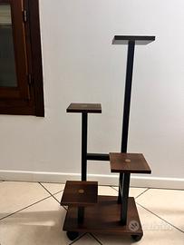 Porta piante legno ferro e ruote
