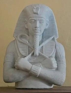 statuetta egiziana  in  gesso 