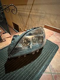 Faro anteriore sinistro Mercedes classe B
