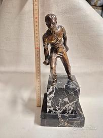 statua in bronzo e marmo
