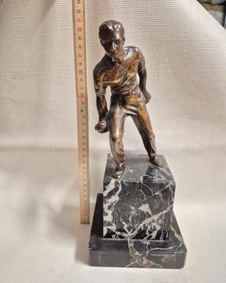 statua in bronzo e marmo