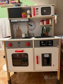 Cucina giocattolo in legno completa di access