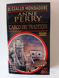 GIALLO L'ARCO DEI TRADITORI.