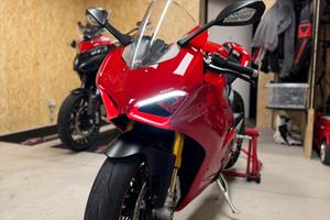 Ducati panigale v4s v4 s