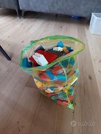 Mattoncini ad incastro. Lego Duplo e altri