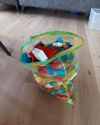 Mattoncini ad incastro. Lego Duplo e altri