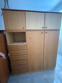 Armadio con cassetti, appendiabiti, vano superiore