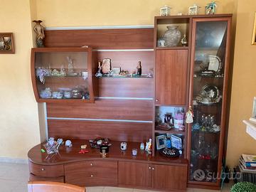 Parete attrezzata soggiorno in legno con  vetrine