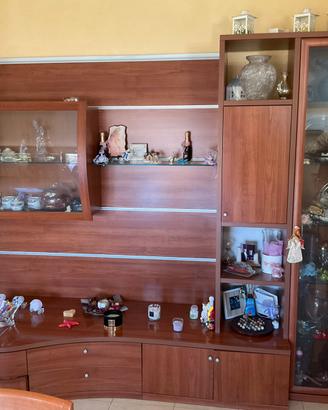 Parete attrezzata soggiorno in legno con  vetrine