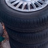 4 pneumatici completi di cerchio 185/65R15 
