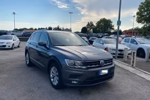 VOLKSWAGEN Tiguan 2.0 TDI SCR DSG Sport BlueMoti