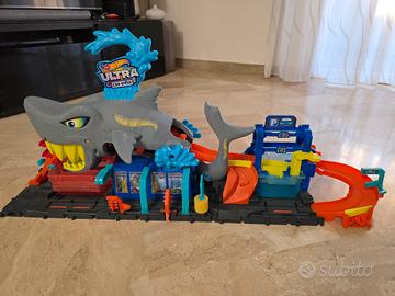 Pista Hot Wheels Ultra Shark Car Wash - Squalo