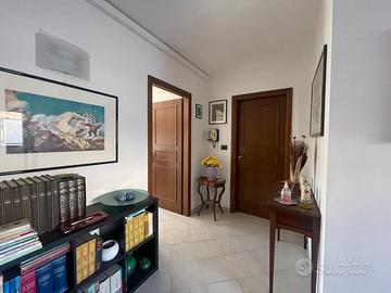 Appartamento con terrazzo zona p.zza san pietro