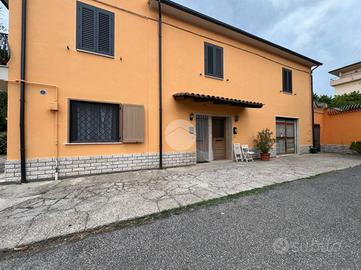 2 LOCALI A MAGLIANO SABINA