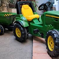 trattore con rimorchio John Deere
