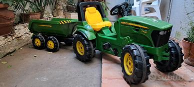 trattore con rimorchio John Deere