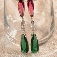 Orecchini pendenti con cristalli rosa e verdi
