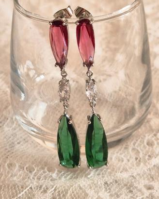 Orecchini pendenti con cristalli rosa e verdi