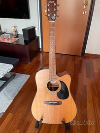 Chitarra acustica elettrificata