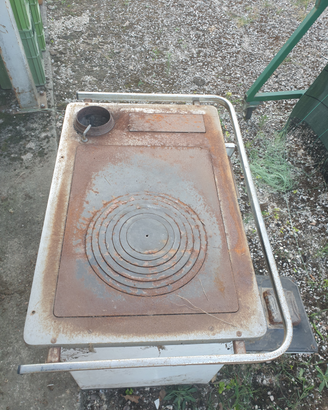 Cucina economica a legna