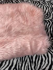 Tappeto Maisons Du Monde in pelliccia (finta) rosa