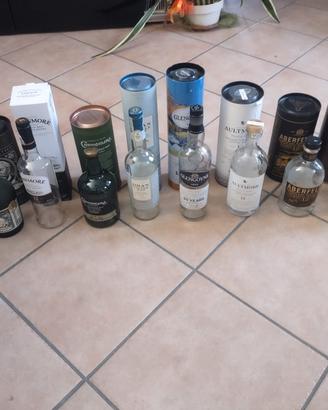 10 bottiglie vuote e scatole whisky whiskey un rum