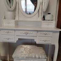 mobiletto per le trucco 