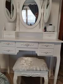 mobiletto per le trucco 