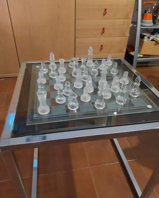 tavolo con scacchiera in vetro
