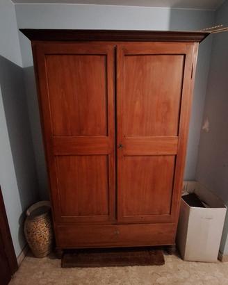 Mobile guardaroba antico in legno