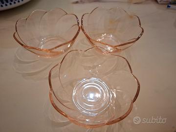 Tre coppette vintage in vetro rosa