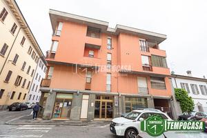 3 LOCALI CON BOX E CANTINA IN CENTRO