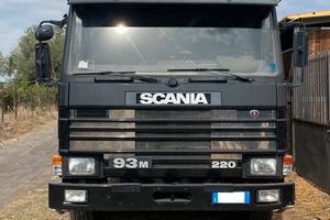 Scania 93M 220 trasporto cavalli