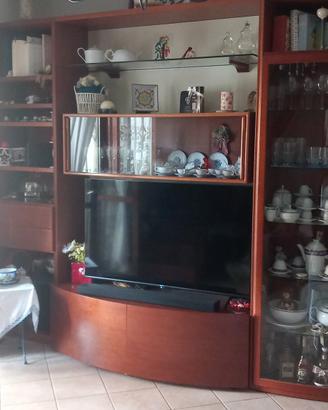 parete attrezzata più lampadario
