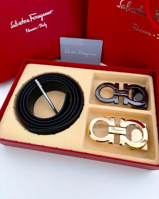 Set cintura Ferragamo con fibbie nero e oro nuova