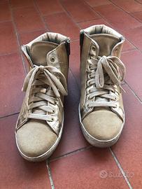 Sneakers alte beige dorate Abbigliamento e Accessori In vendita