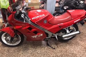 Vfr 750 f rc24