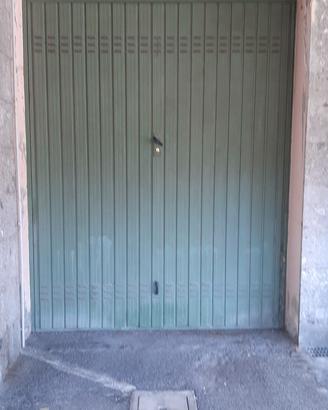 Basculante per garage singolo.