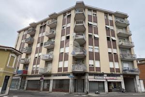 4 LOCALI A VIGEVANO