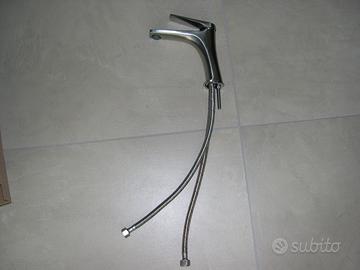 Rubinetto lavabo in inox