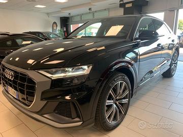 Audi Q8 50 TDI S-LINE INTERNO/ESTERNO