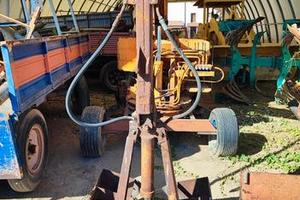 Caricaletame marca Baratti con staffe idrauliche