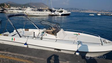 Barca a motore mano' 23 walk around