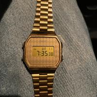 Orologio casio color oro