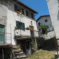 Casa indipendente a Frassi, in Alta Val Trebbia